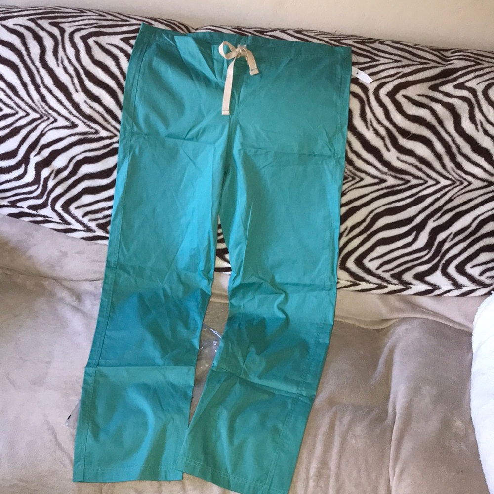 Spread good cheer Small green scrub pants New reversible